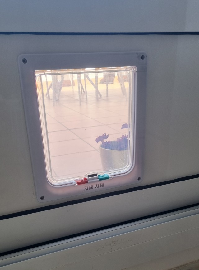 А почему женщин раздражает "являющийся на диване" муж?