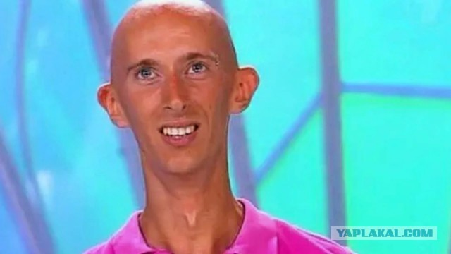 Поймал комара, чем мне его прибить то?