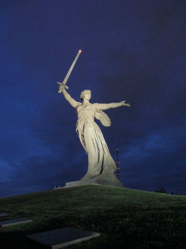 Скоро не будет видно Родину-Мать