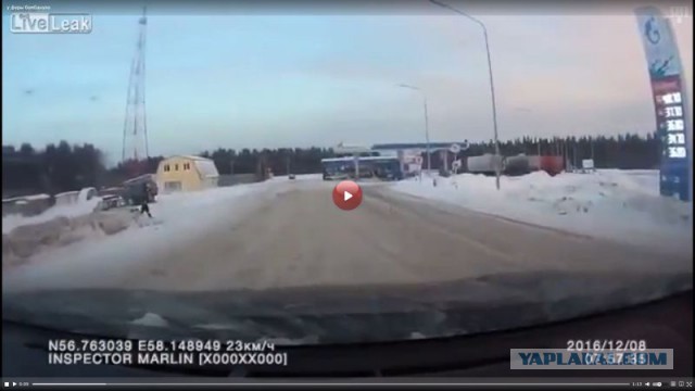 У фуры бомбануло на заправке