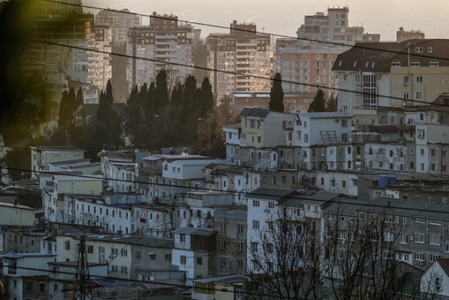 «Русские фавелы»: Как обычные гаражи в Сочи превратись в доходные многоэтажные дома