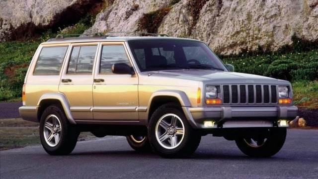 Мотор от Renault, два моста без рамы и вторая жизнь в Китае: история Jeep Cherokee XJ