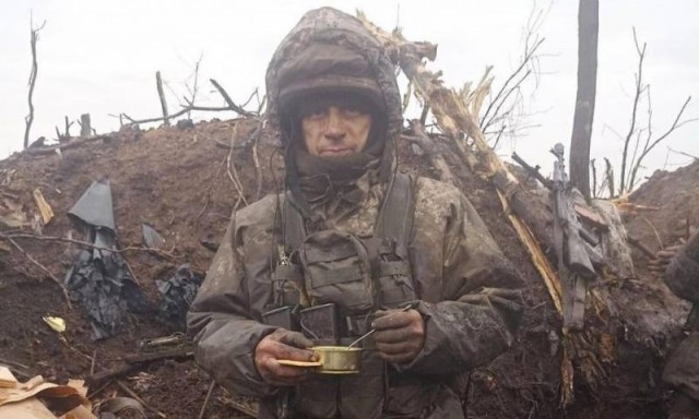 Вернувшегося из зоны СВО актера не пустили на ТВ из-за отказа снять бейсболку с флагом РФ