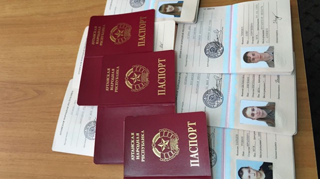 В ЛНР выдали первые 10 паспортов