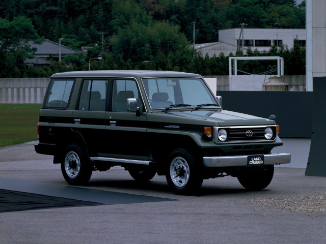 Легендарный, железный и ламповый Land Cruiser 76