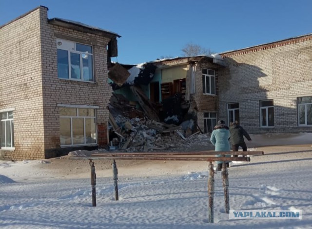 Сегодня в деревне Большие Чаки Урмарского района Чувашии обрушилось здание школы.