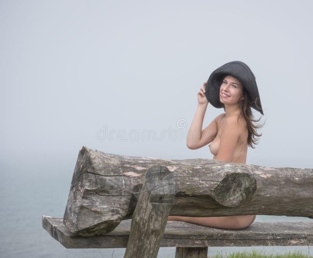 Небольшая фотоподборка девушек, или дело в шляпе