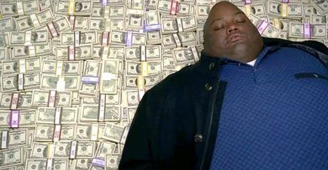 Сотни людей купили прописки в трёх московских квартирах и оформили себе столичные соцвыплаты почти на 30 миллионов рублей