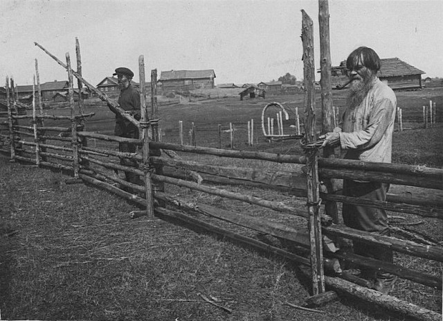 Работа и быт в предвоенной деревне в черно-белых фотографиях