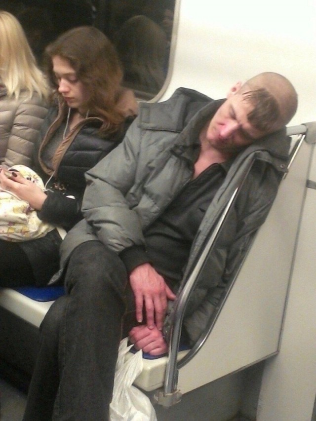 Свежая порция "модников" из нашего метро