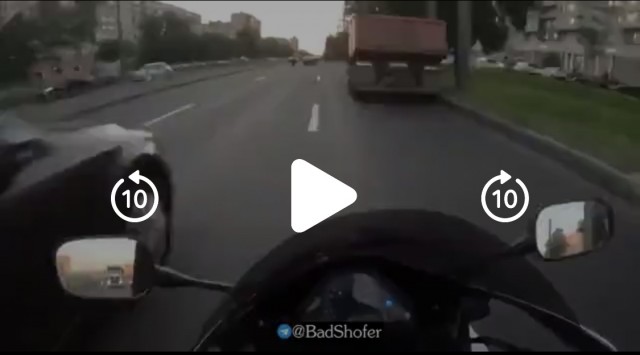 А ведь он мог в начале видео об грузовик размазаться... Всем бы хорошо было