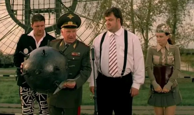 В Одессе мужик хотел украсть мину, которую вынесло на берег, но не осилил поднять.