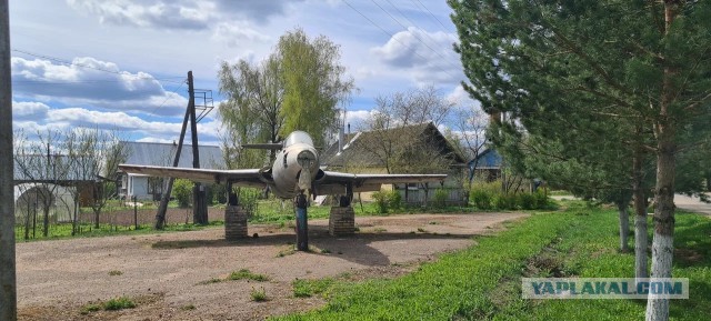 В западных соцсетях завирусился кадр с гигантской ракетой прямо во дворе — речь о памятнике «Союз-У» в Байконуре