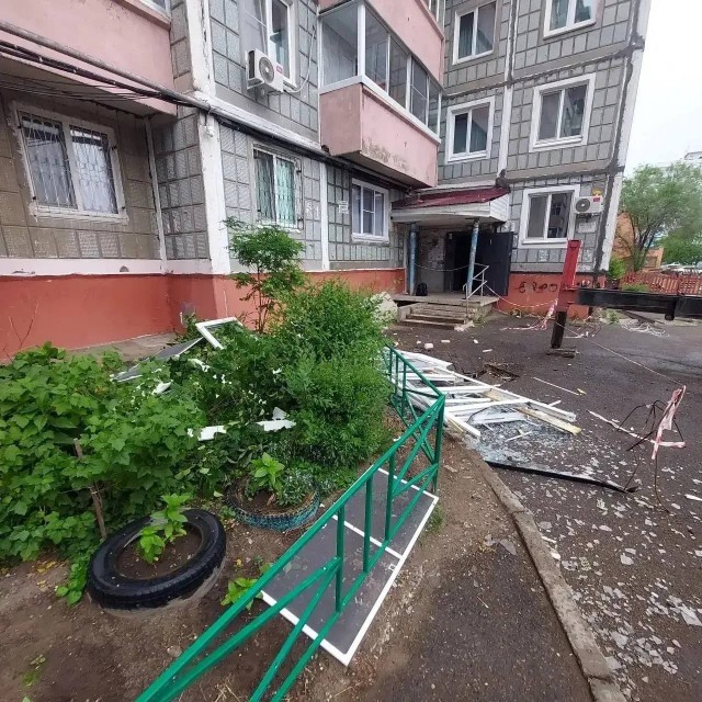 Мужчина увлекся изготовлением самогона и взорвал квартиру в Хабаровском крае