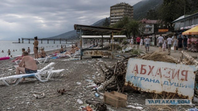 Конец абхазского рая: абхазцы взбунтовались против "туристического наплыва" из России