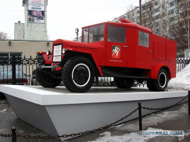 Автомобили на постаменте