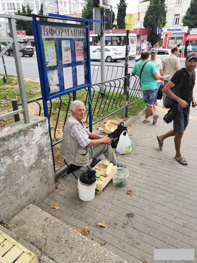 Как в Севастополе борются с пенсионерами с помощью кавказцев.