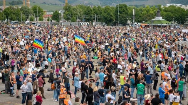 В Швеции власти запретили носить маски. Подводим итоги