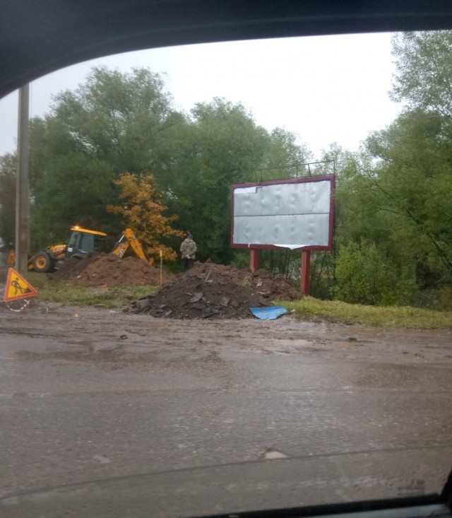 В Новгородской области повесили баннер со Сталиным, «наблюдающим» за министром ЖКХ