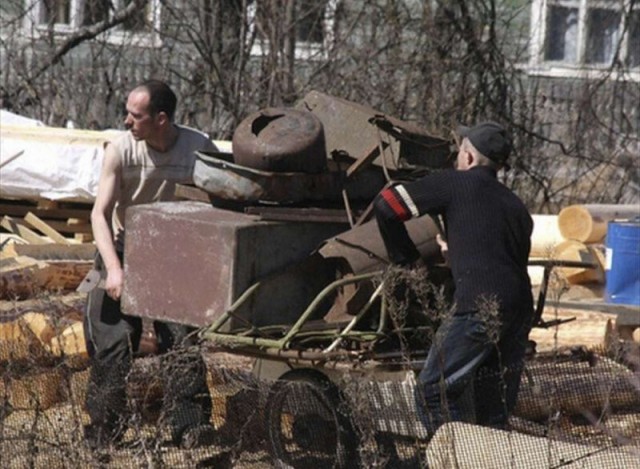Реакция прохожих на метал
