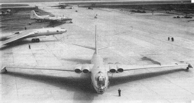Стратегический реактивный бомбардировщик М-4 «Бизон»-первая серийная машина Мясищева