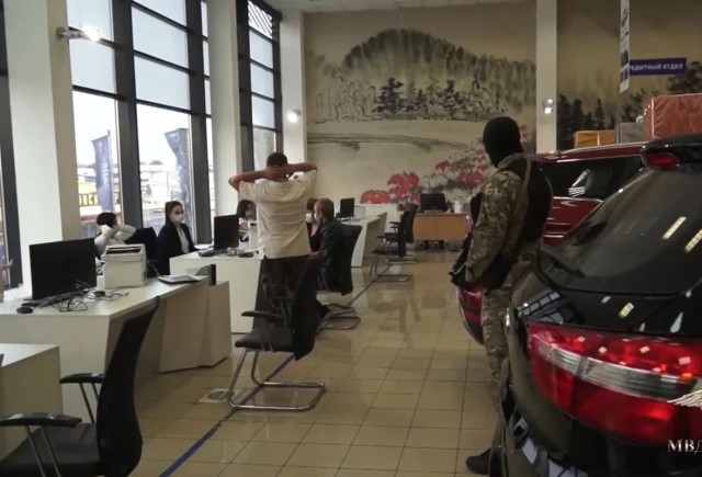 В Ростове осудили менеджера автосалона, загонявшего покупателей в кабалу