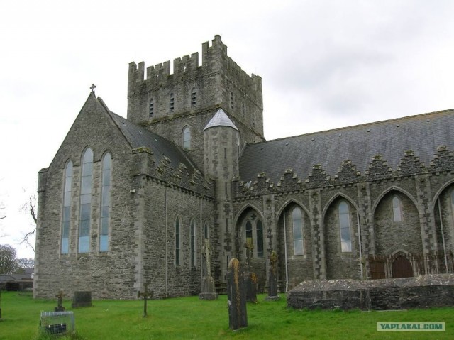 Kildare Ireland, церковь 13-го века.