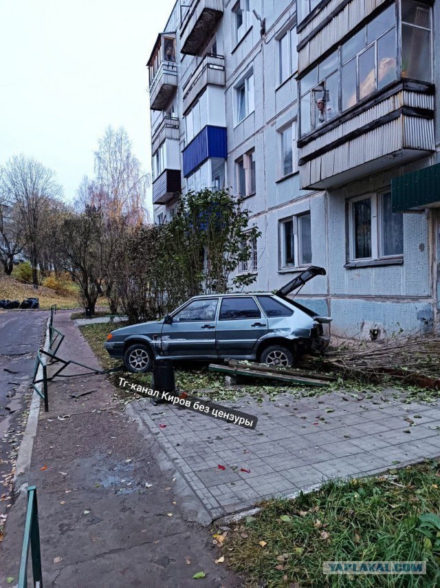 Одним ударом выбила Ладу с парковки