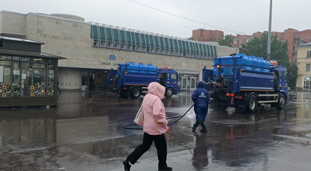 Моем асфальт.