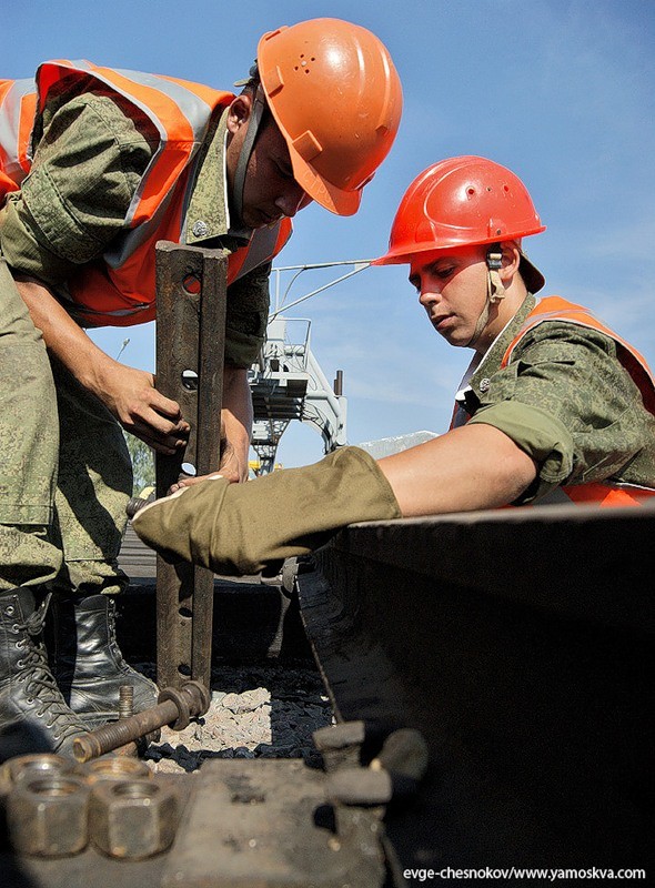 Ж/Д войскам России исполнилось 160 лет