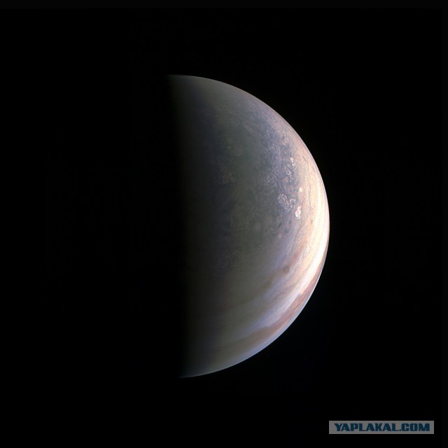NASA впервые показало уникальные фотографии Юпитера