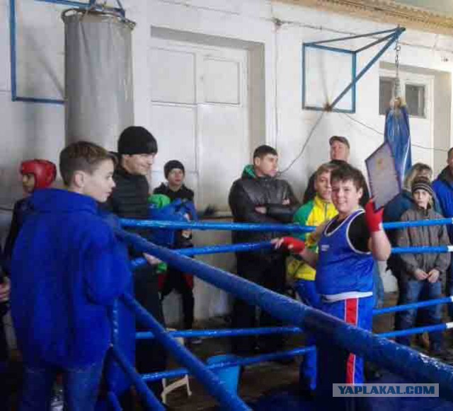 Исинбаева построила спортплощадку.