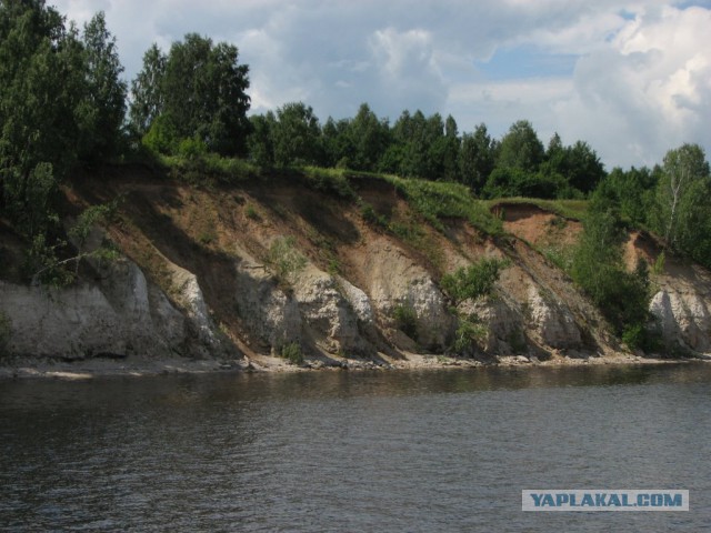 Эффектно жахнуло в реку!
