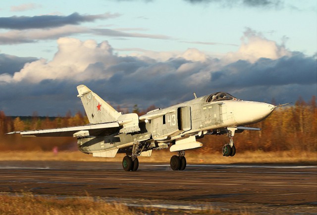 Су-24 разрушился при взлете с авиабазы ВКС РФ в Сирии