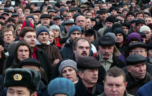 Фотожабы на "скучающую, ждущую Поклонскую"