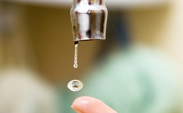 Вода по жесткому графику, власти признали катастрофу.