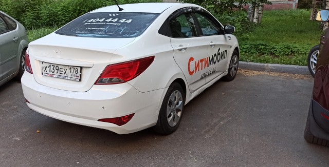 Небольшое наказание за парковку на тротуаре
