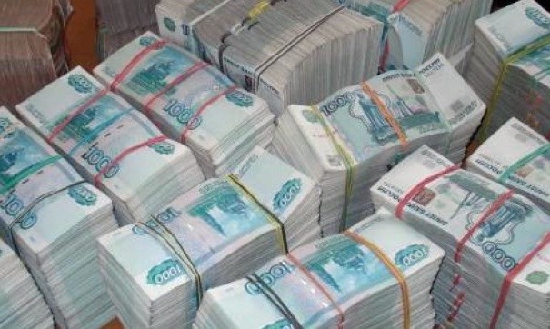 В Москве кассирша в валютном обменнике взяла у клиентов 40 миллионов рублей и сбежала с ними через окно