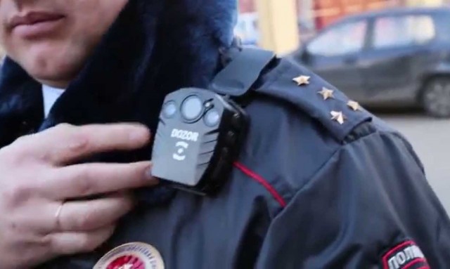 А мужик схватился за топор и проворно выбежал во двор (с)