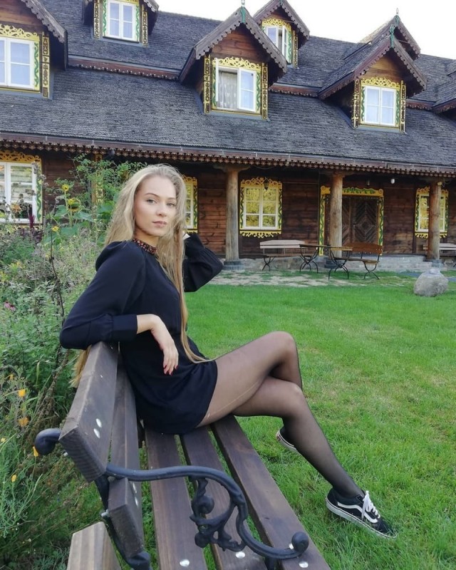 Девушки в маленьких чёрных платьях