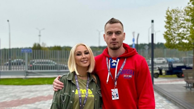 52-летняя Лера Кудрявцева заявила о разрыве с 36-летним мужем, хоккеистом Игорем Макаровым. Они жили в браке почти 11 лет