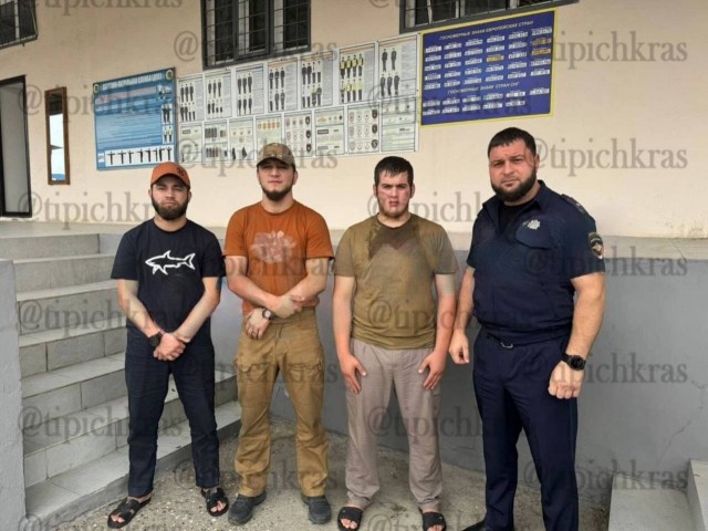 Два примерных семьянина очень торопятся домой