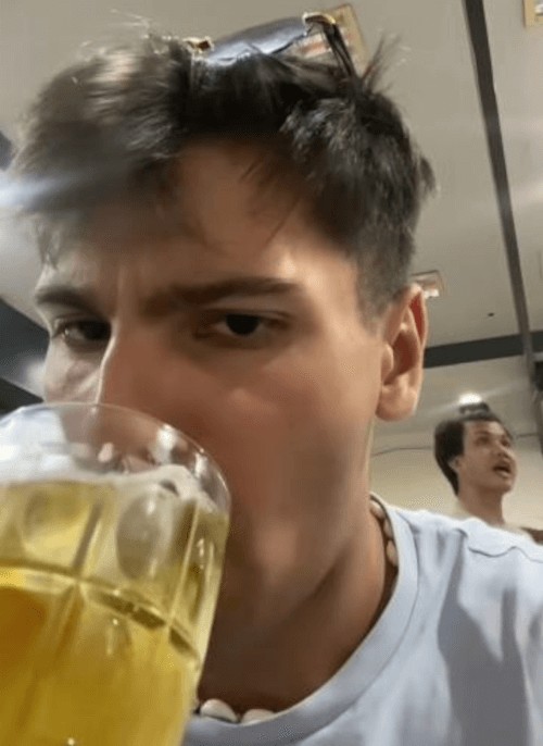 Любители холодного пива начали класть в него лёд