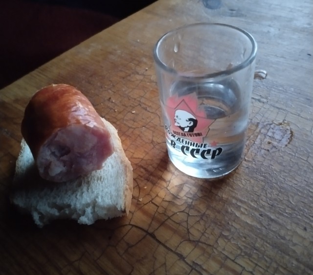 А почему женщин раздражает "являющийся на диване" муж?