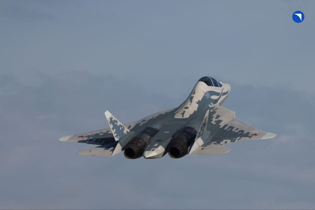ОАК впервые подняла в воздух двухместный Су-57