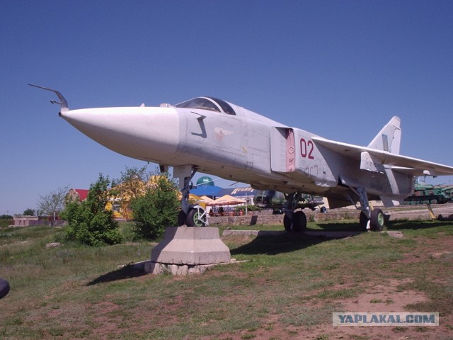 20 самых интересных авиапамятников
