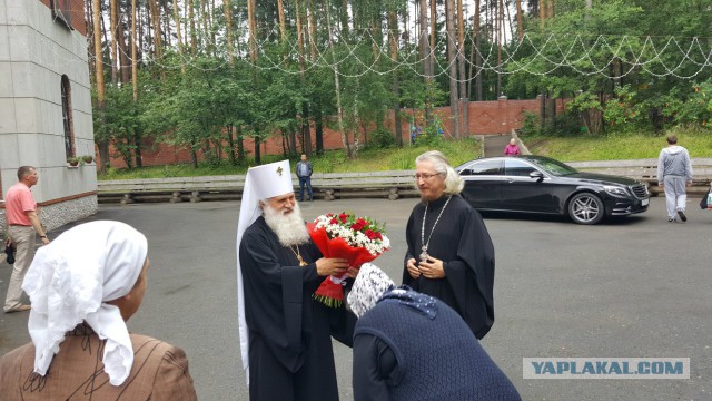 В Екатеринбурге священнослужитель построил 7-этажную школу на деньги прихожан
