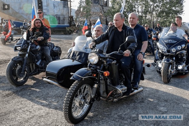 На В. Путина пожаловались в ГИБДД за езду без шлема на мотоцикле