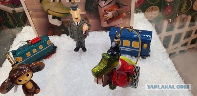 А можно я похвастаюсь елочными игрушками?