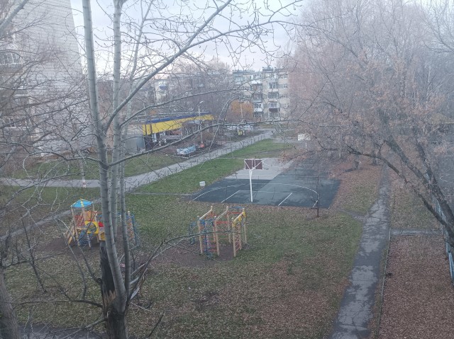 За окном